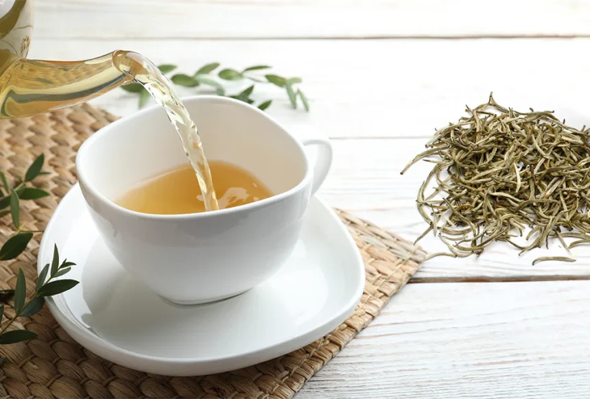 Thé blanc : 5 bienfaits santé encore trop méconnus
