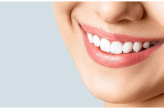 Dents blanches naturellement : 5 méthodes efficaces pour un sourire éclatant et sain